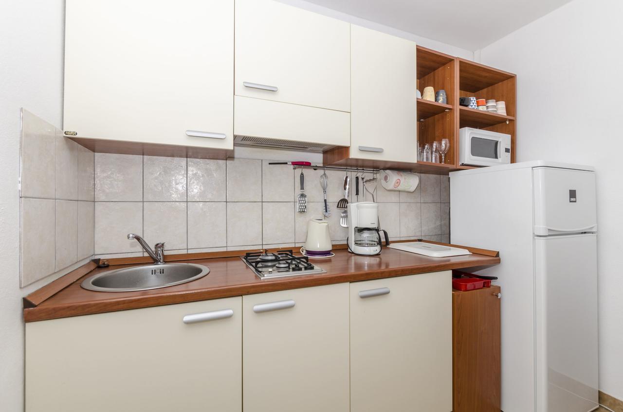 Apartments Dinko Gdinj Exterior photo