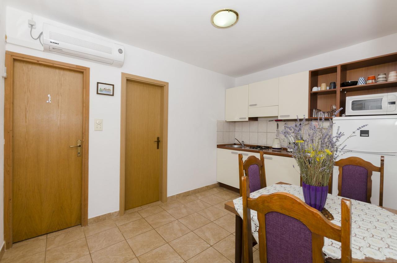 Apartments Dinko Gdinj Exterior photo