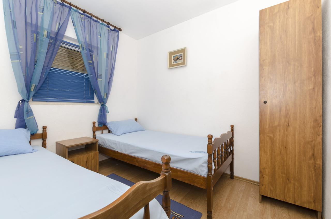 Apartments Dinko Gdinj Exterior photo