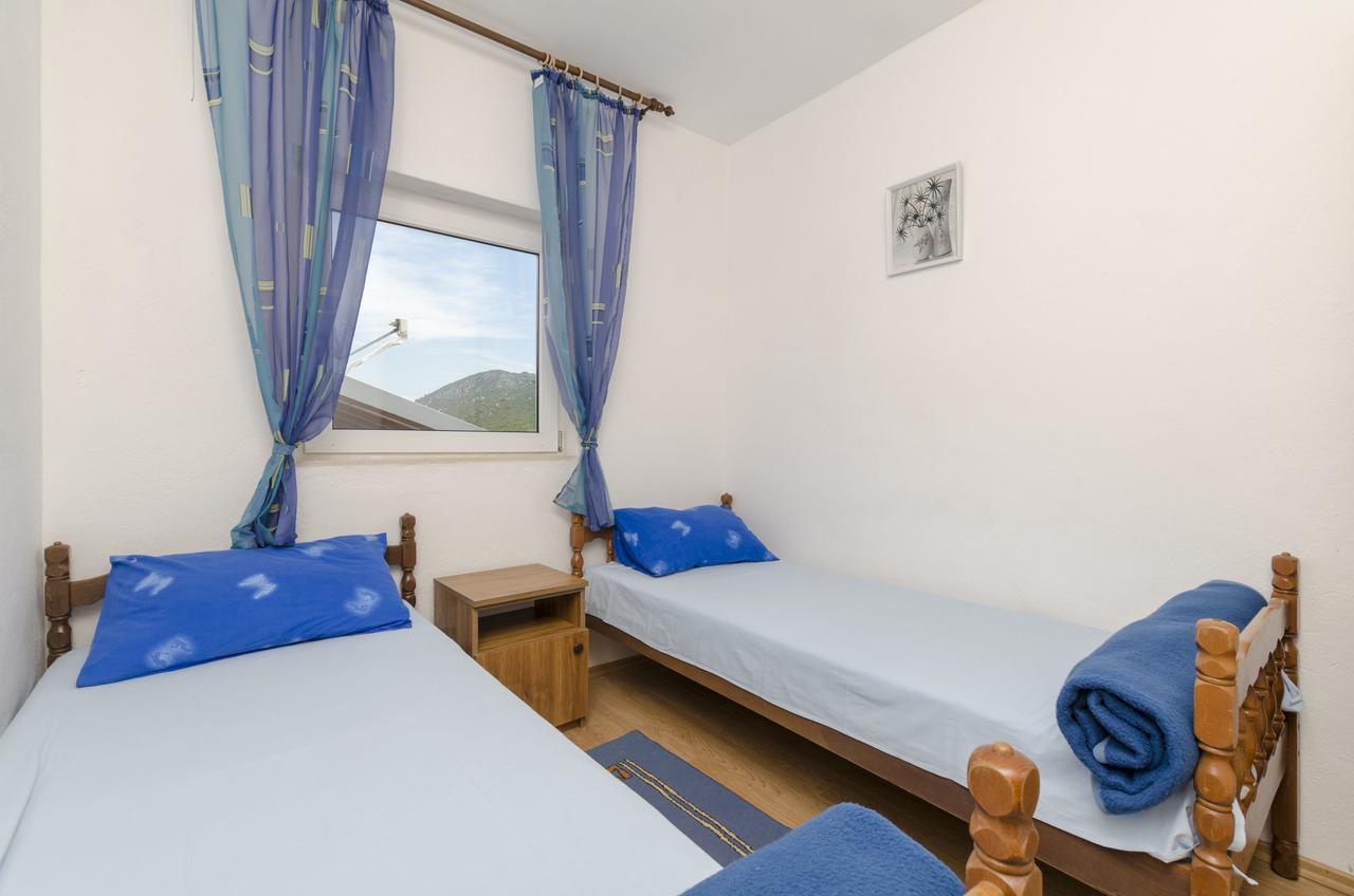 Apartments Dinko Gdinj Exterior photo